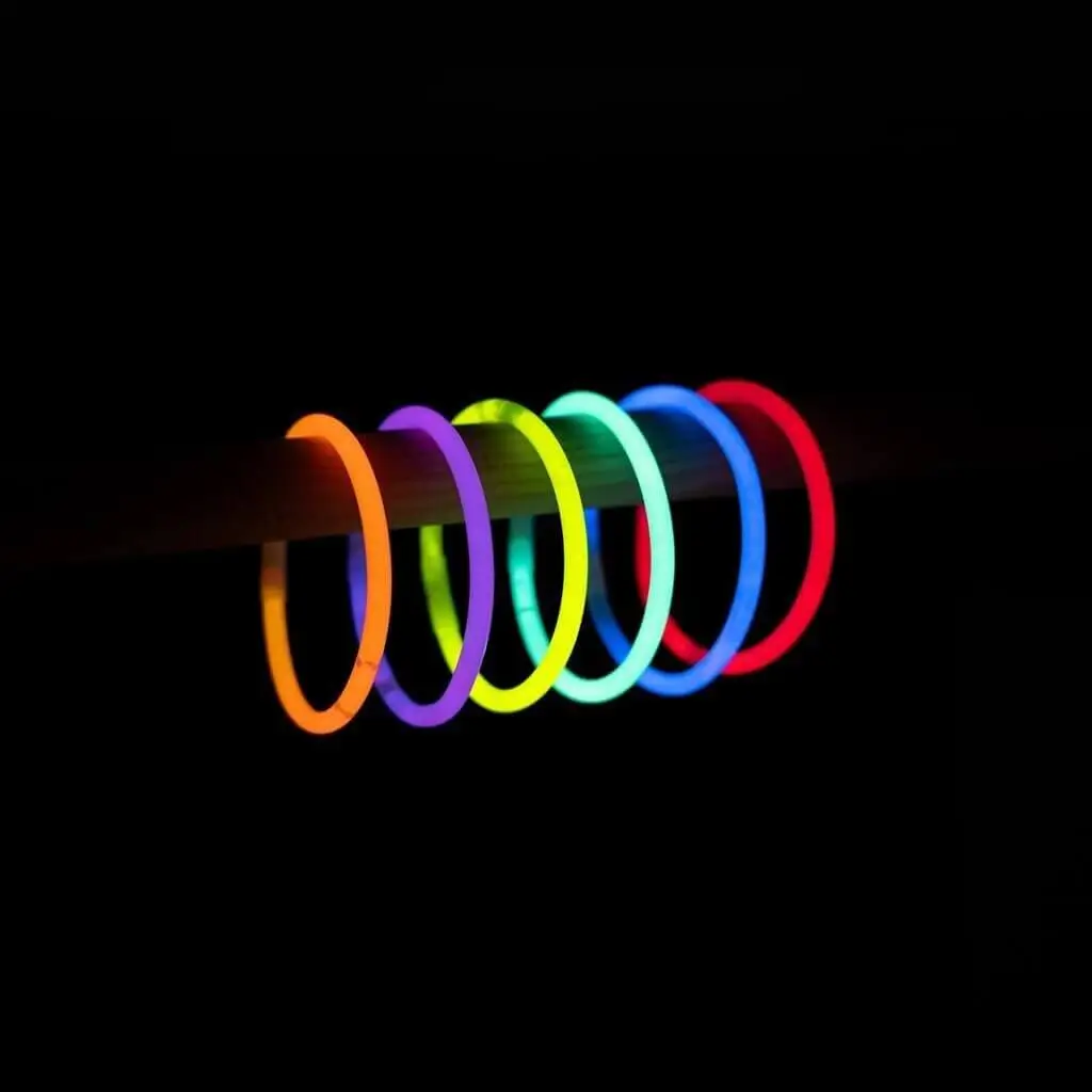 Pulseras fluorescentes multicolores (juego de 100)